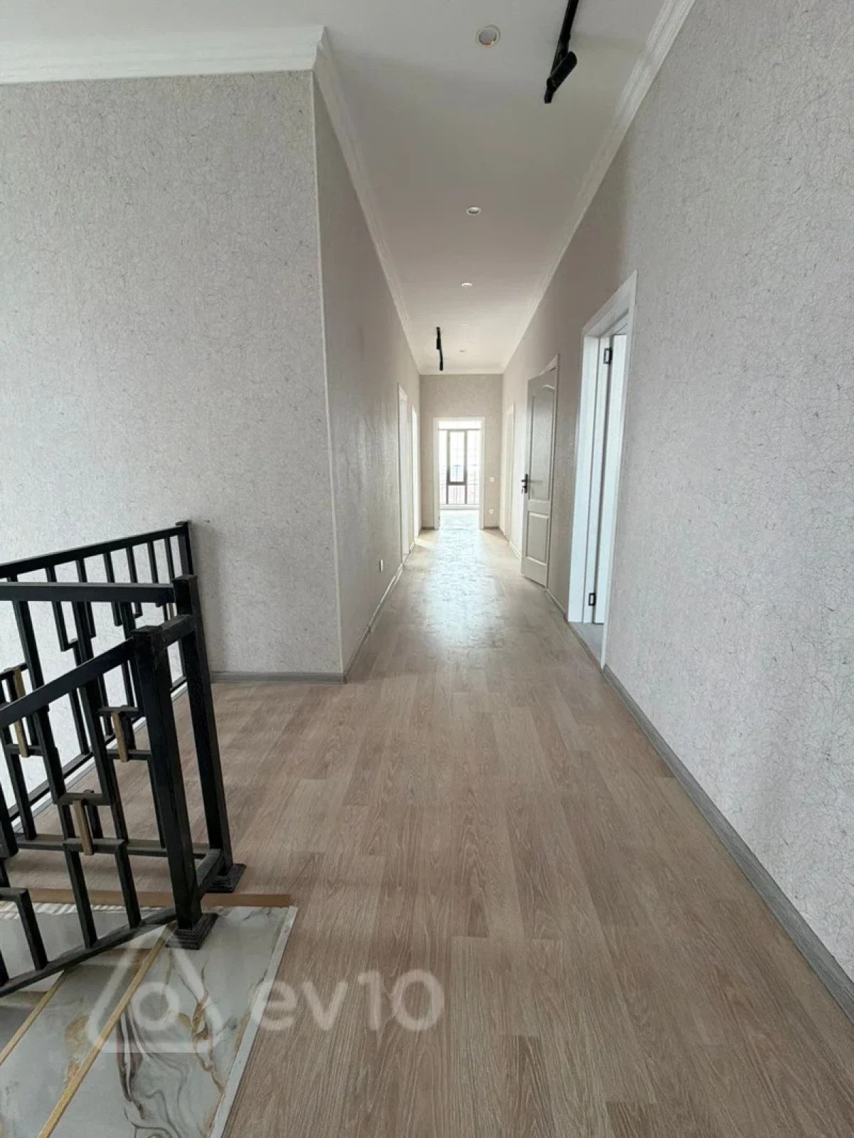 Satılır 7 otaqlı həyət evi 280 m²