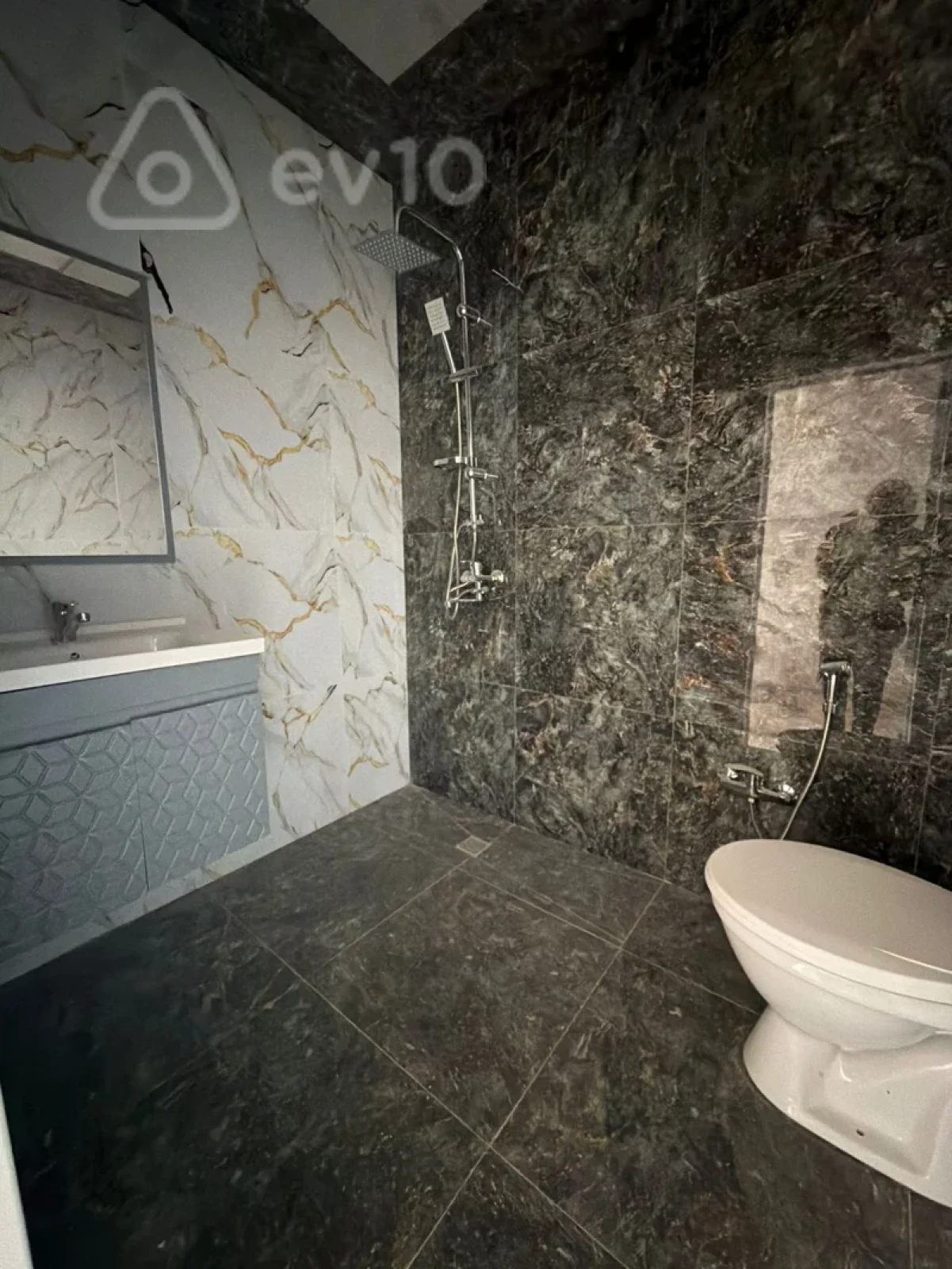Satılır 7 otaqlı həyət evi 280 m²