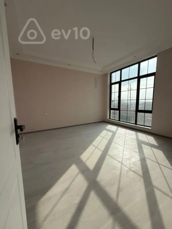 Satılır 7 otaqlı həyət evi 280 m²