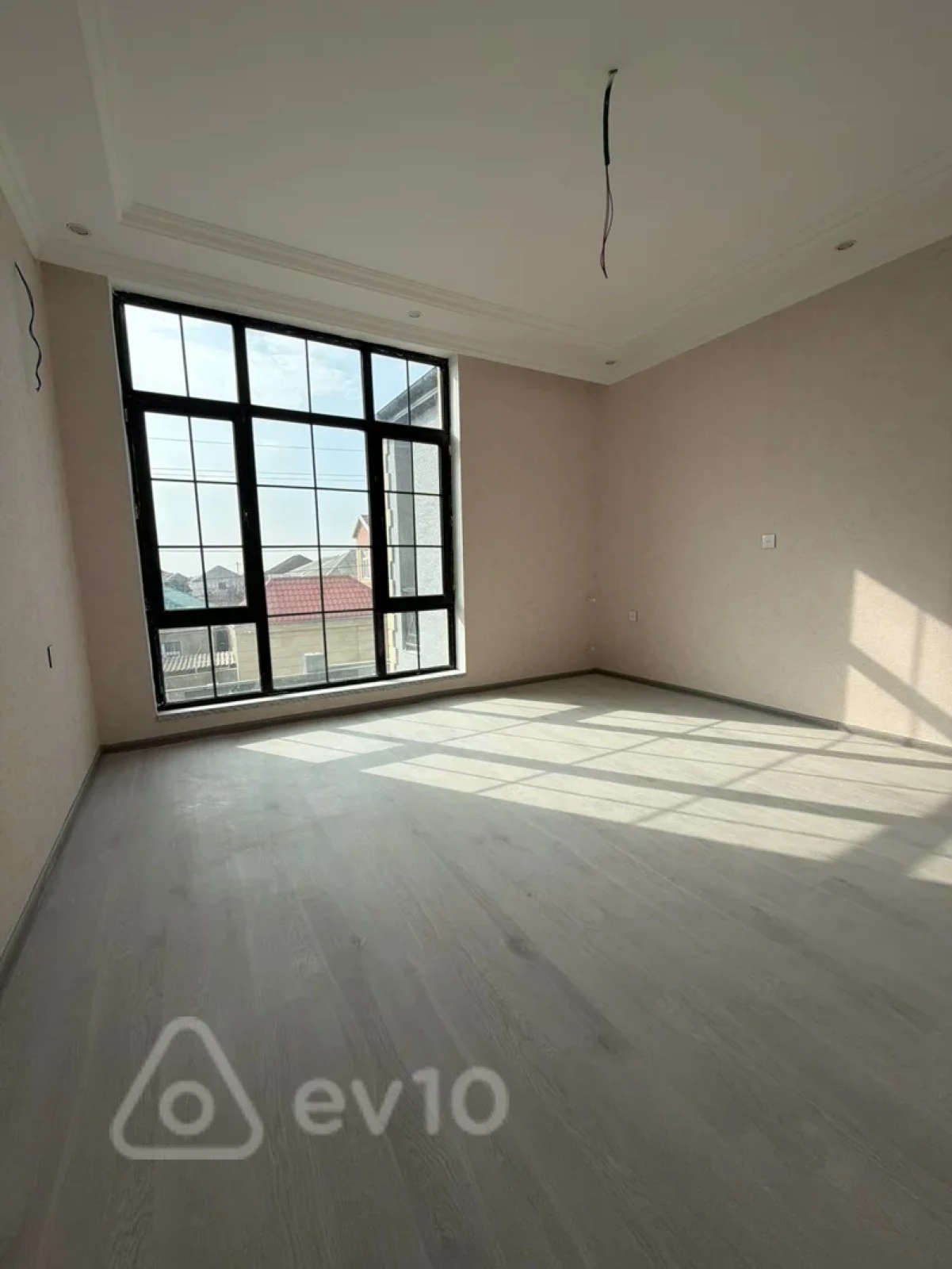 Satılır 7 otaqlı həyət evi 280 m²
