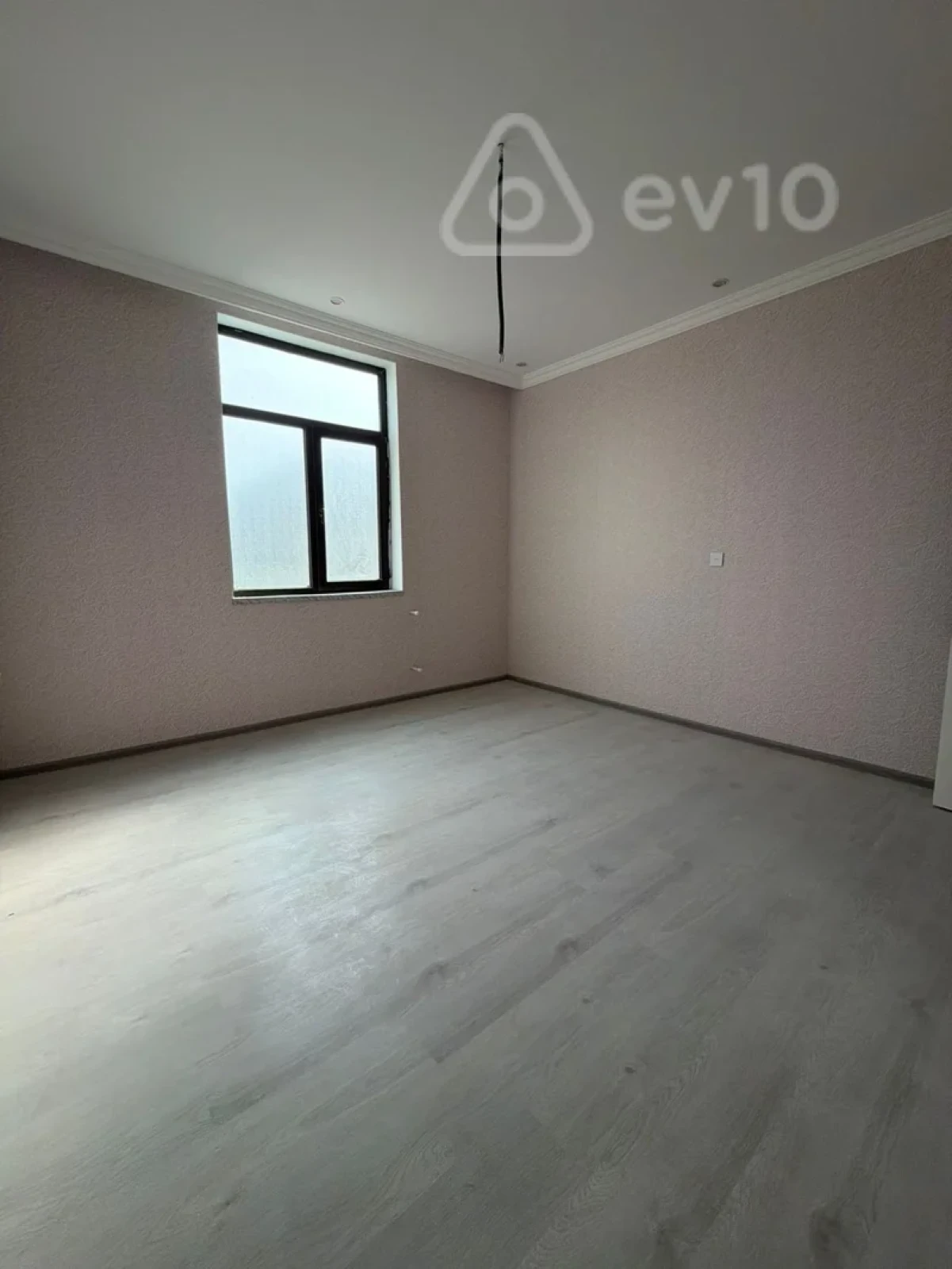 Satılır 7 otaqlı həyət evi 280 m²