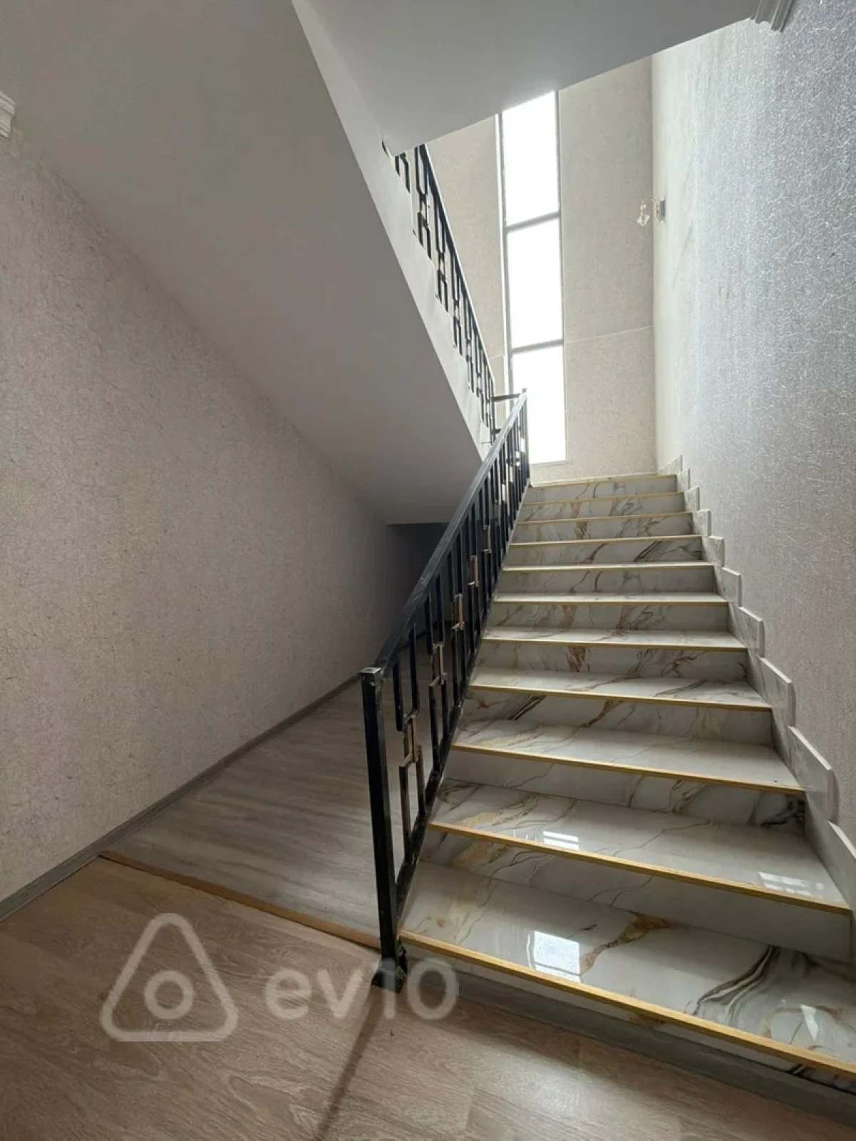 Satılır 7 otaqlı həyət evi 280 m²