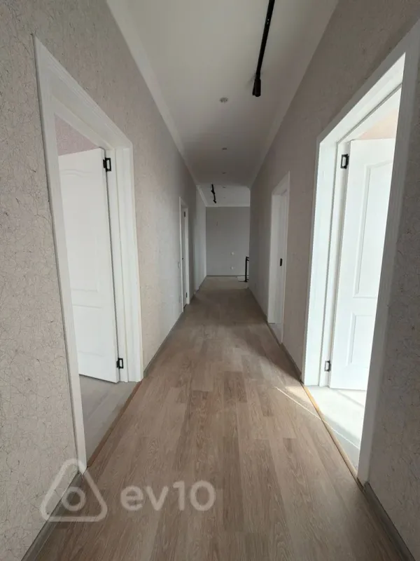 Satılır 7 otaqlı həyət evi 280 m²