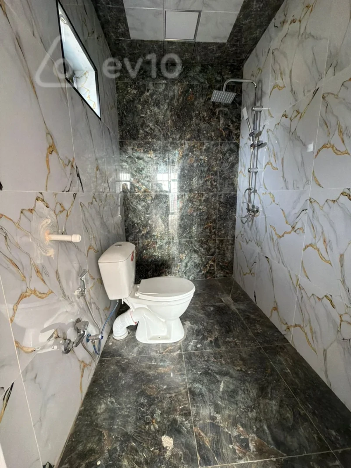 Satılır 7 otaqlı həyət evi 280 m²