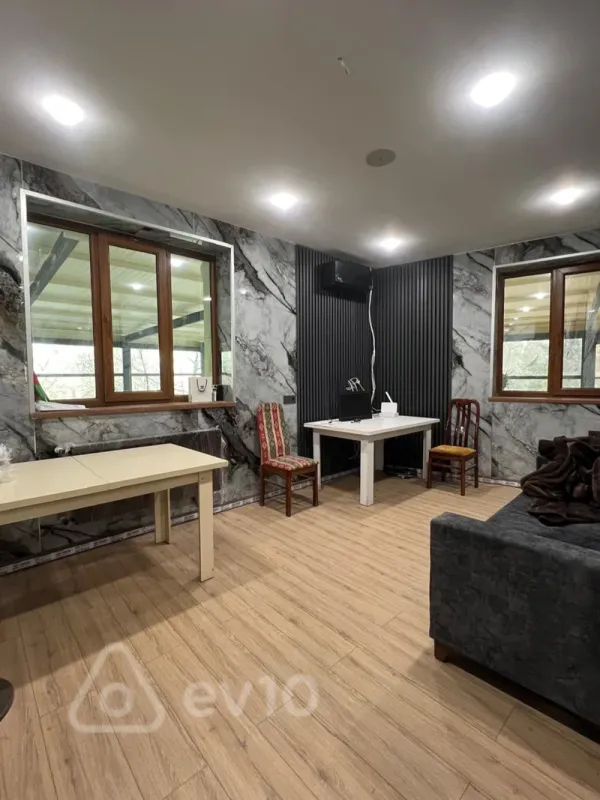 Kirayə verilir mənzil 1250 m²