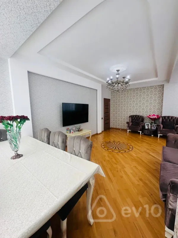 Satılır 4 otaqlı yeni tikili 150 m²