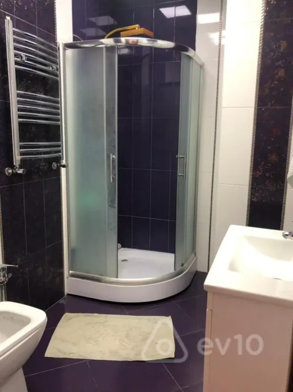 Kirayə verilir 2 otaqlı yeni tikili 75 m²