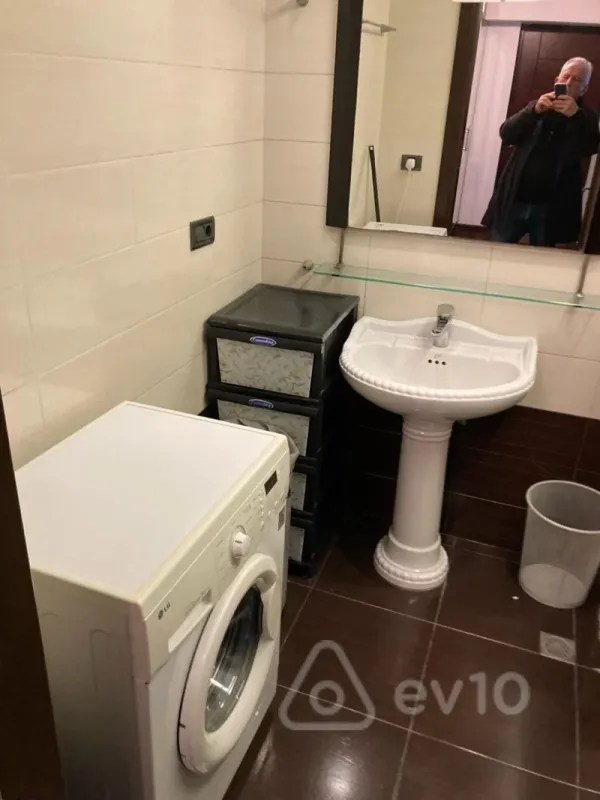 Satılır 3 otaqlı yeni tikili 130 m²