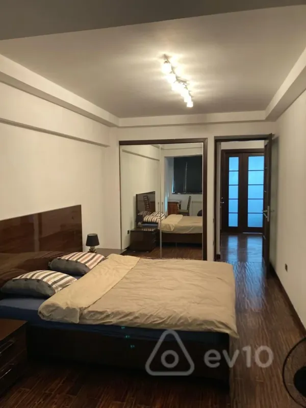 Satılır 3 otaqlı yeni tikili 130 m²