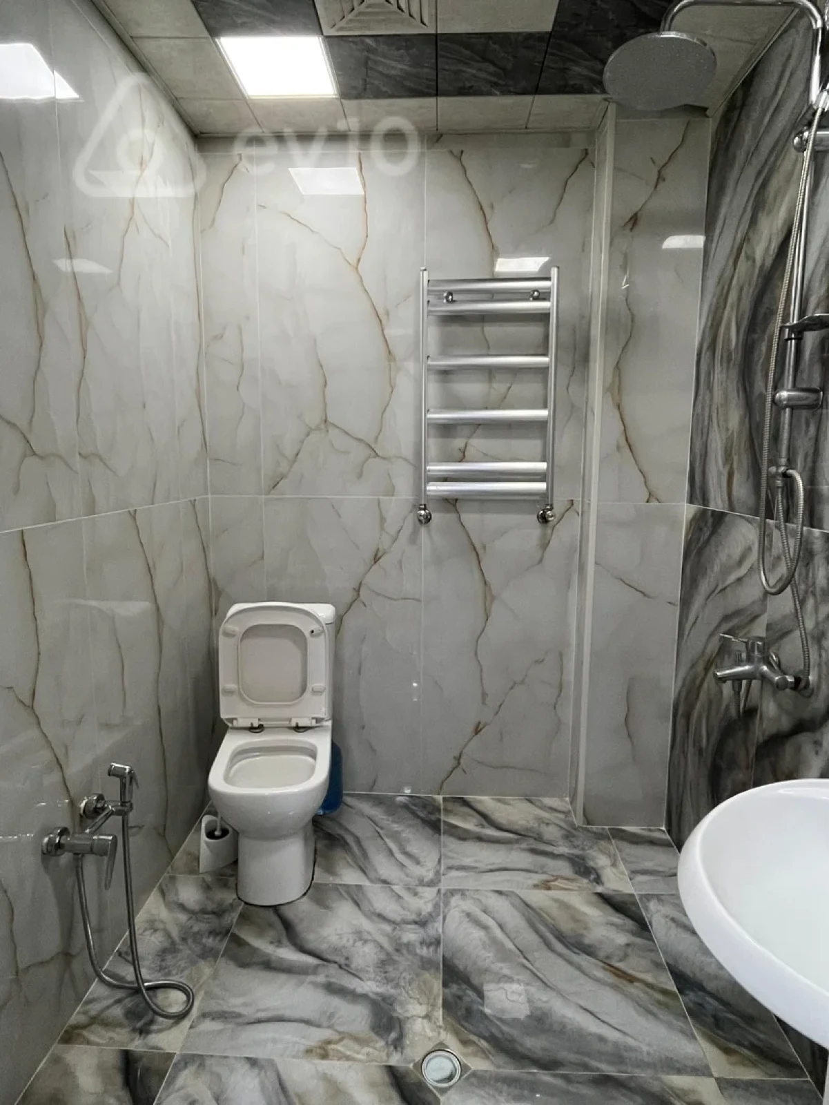 Kirayə verilir 2 otaqlı yeni tikili 66 m²