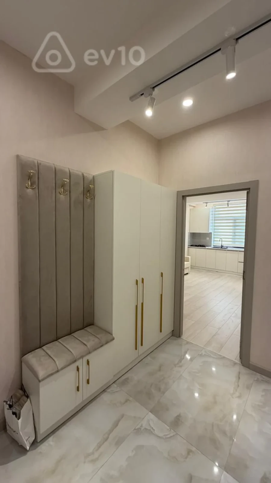 Kirayə verilir 2 otaqlı yeni tikili 60 m²