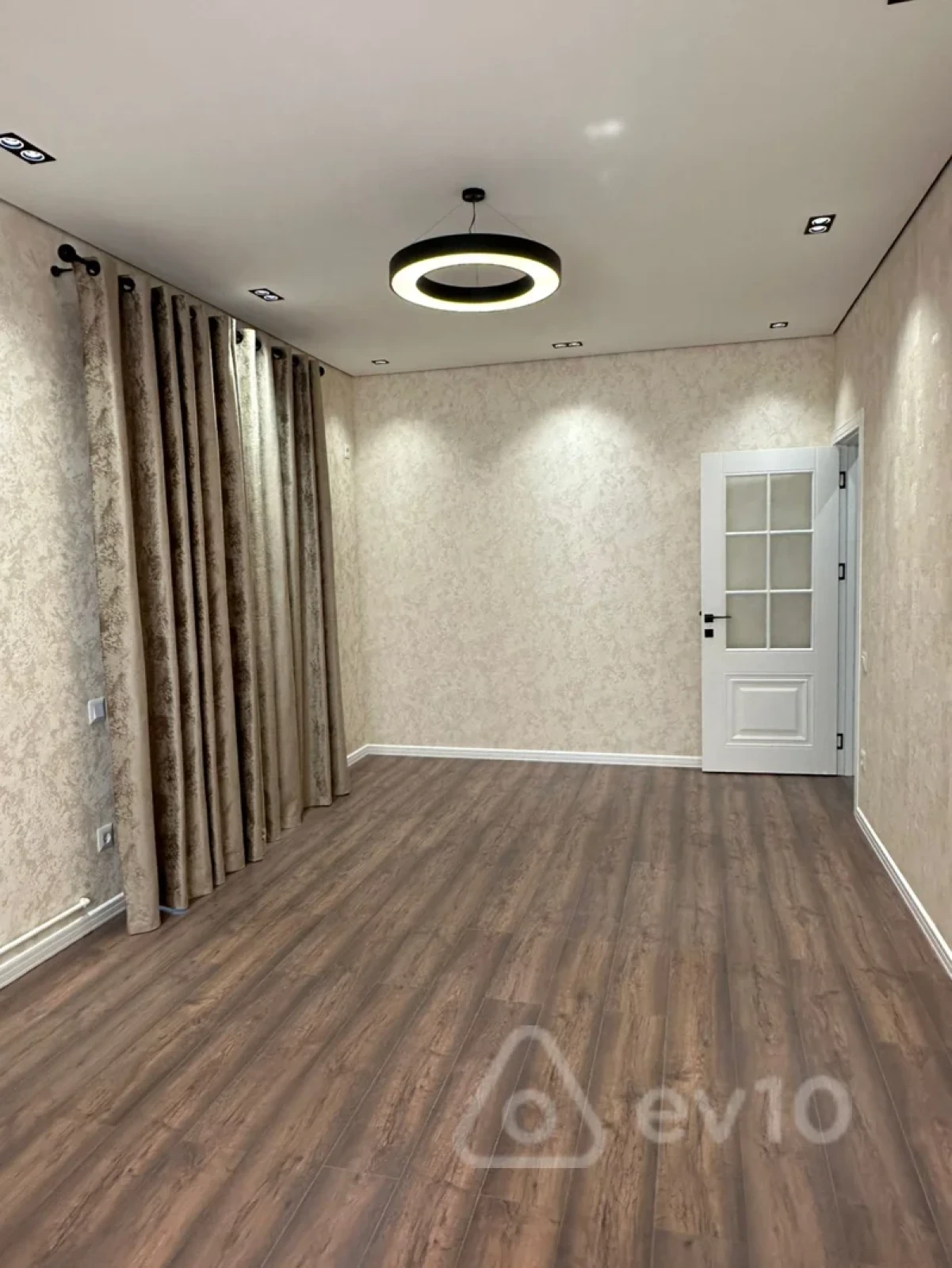 Satılır 2 otaqlı köhnə tikili 45 m²