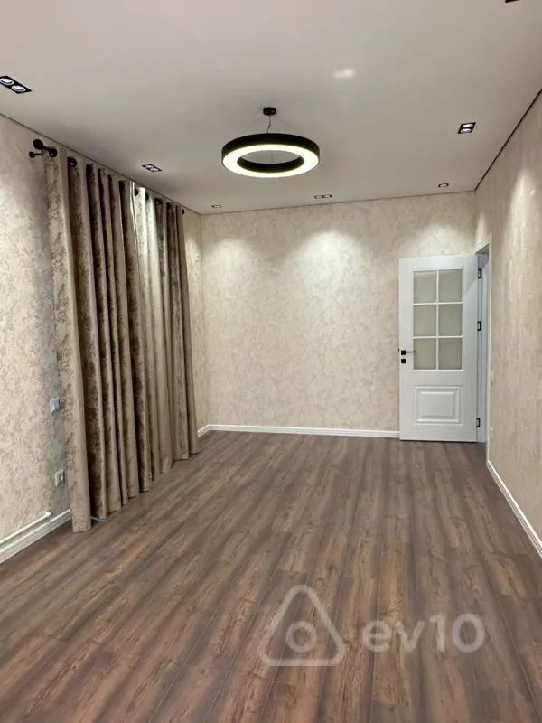 Satılır 2 otaqlı köhnə tikili 45 m²