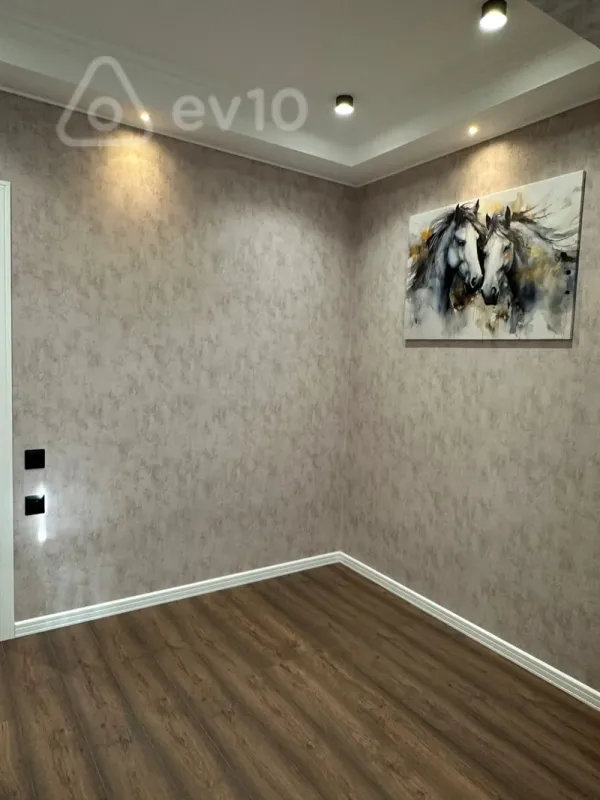 Satılır 2 otaqlı köhnə tikili 45 m²