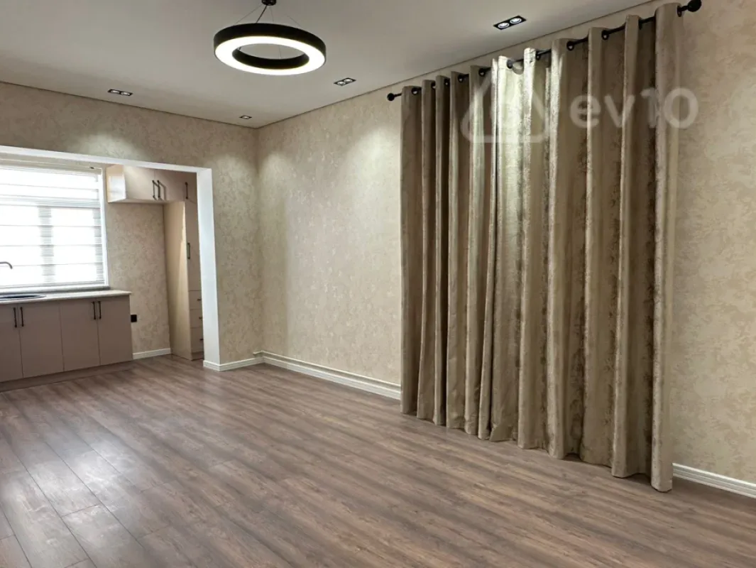 Satılır 2 otaqlı köhnə tikili 45 m²