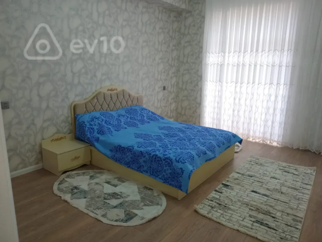 Kirayə verilir 3 otaqlı yeni tikili 140 m²