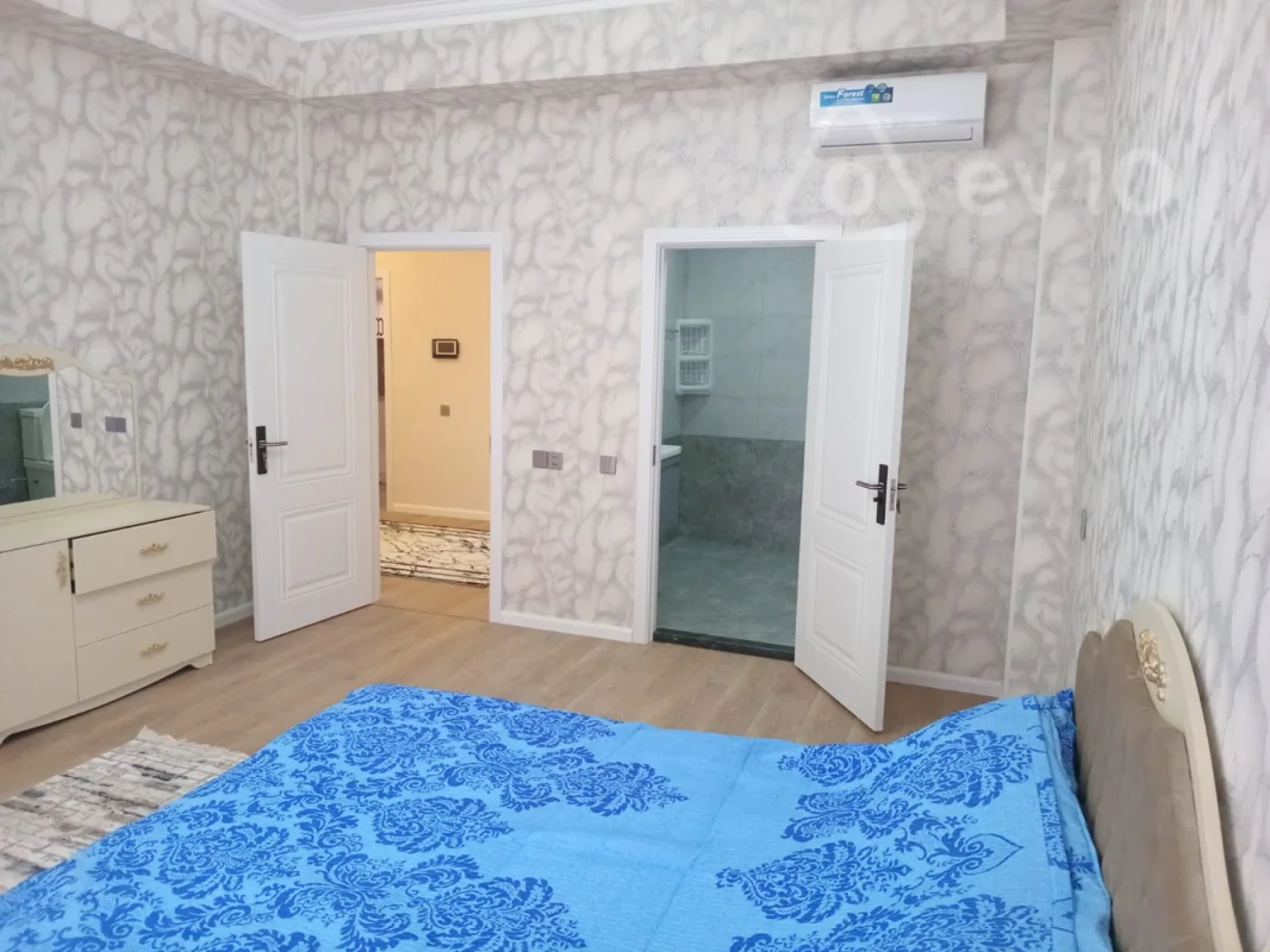 Kirayə verilir 3 otaqlı yeni tikili 140 m²