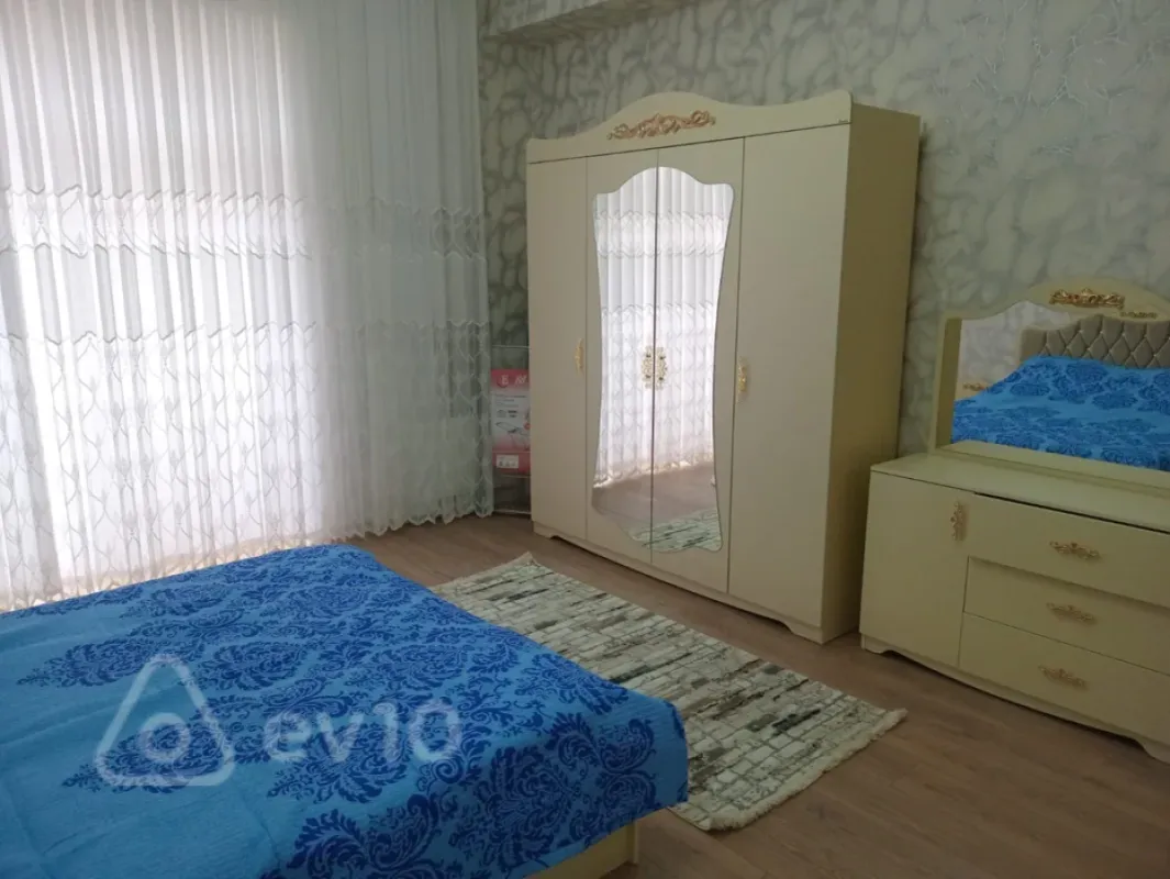 Kirayə verilir 3 otaqlı yeni tikili 140 m²