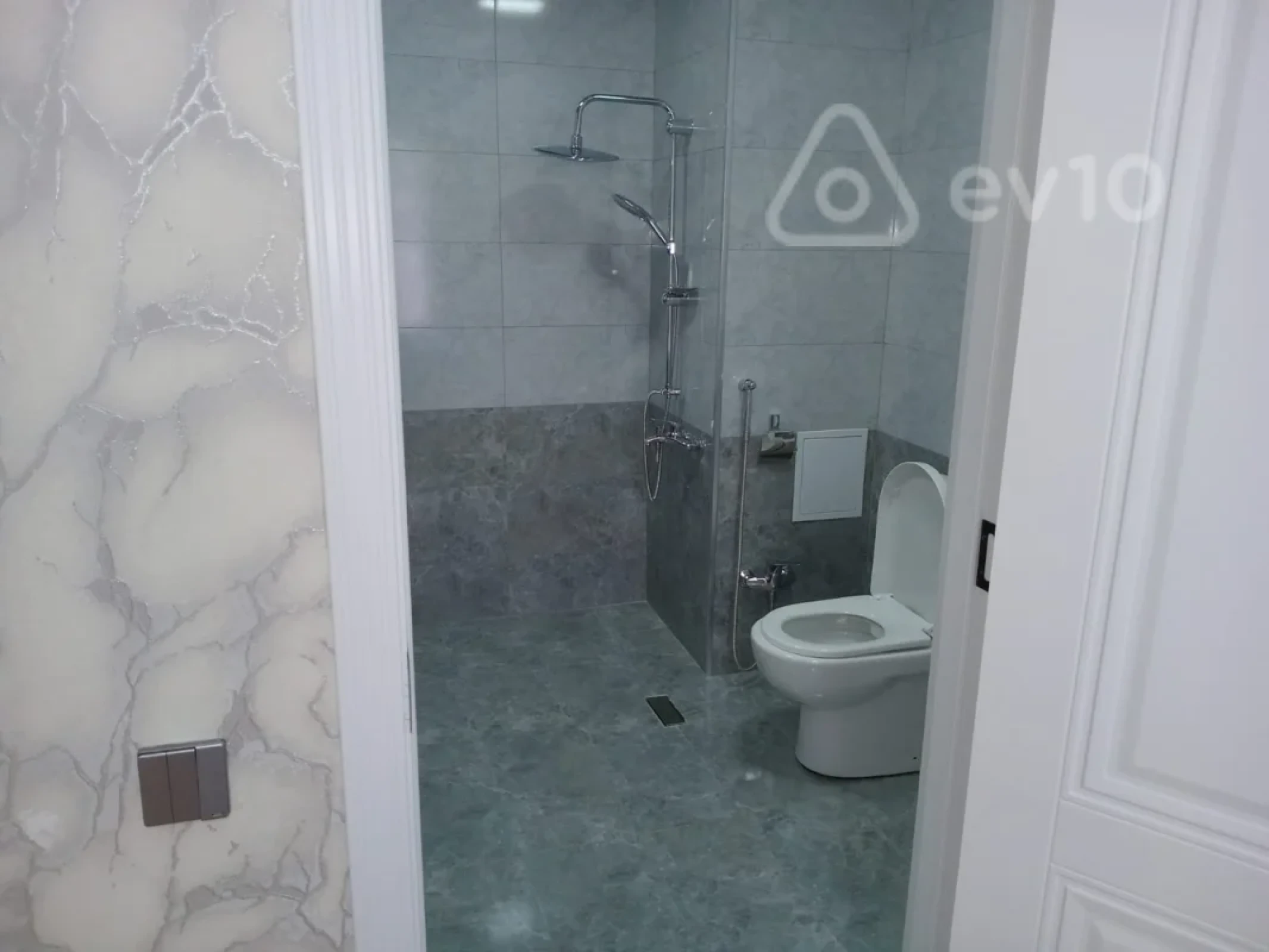 Kirayə verilir 3 otaqlı yeni tikili 140 m²