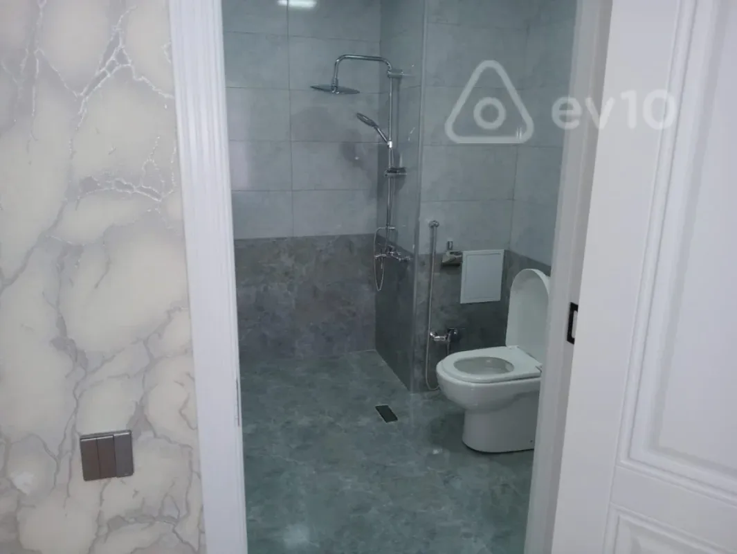 Kirayə verilir 3 otaqlı yeni tikili 140 m²