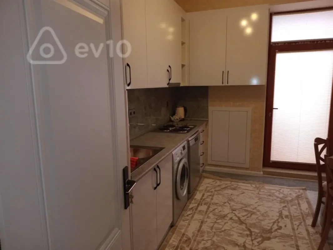 Kirayə verilir 3 otaqlı yeni tikili 140 m²