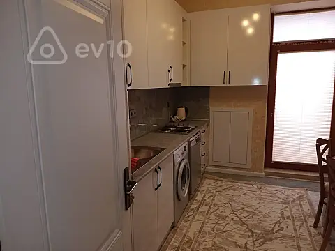 Kirayə verilir 3 otaqlı yeni tikili 140 m²
