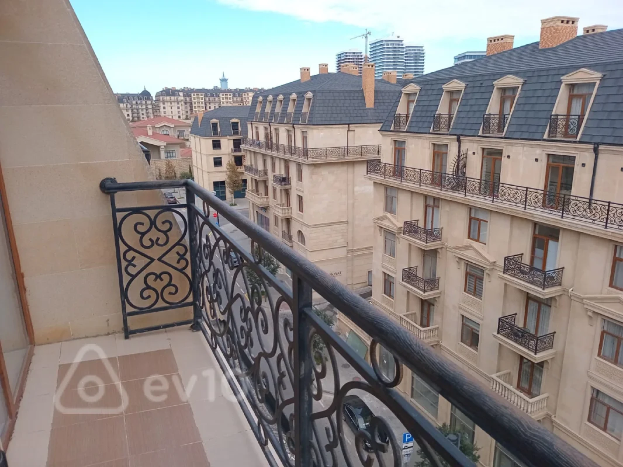 Kirayə verilir 3 otaqlı yeni tikili 140 m²