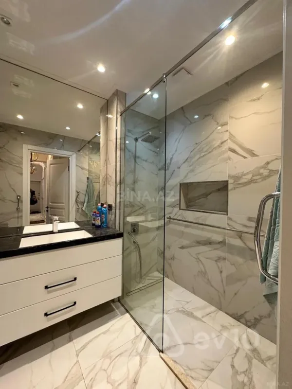 Kirayə verilir 3 otaqlı yeni tikili 120 m²
