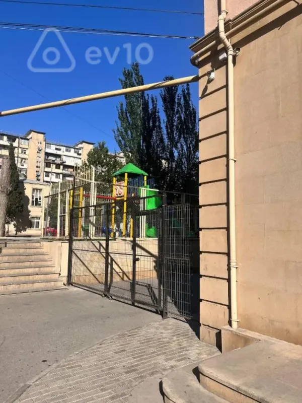 Kirayə verilir 3 otaqlı yeni tikili 140 m²