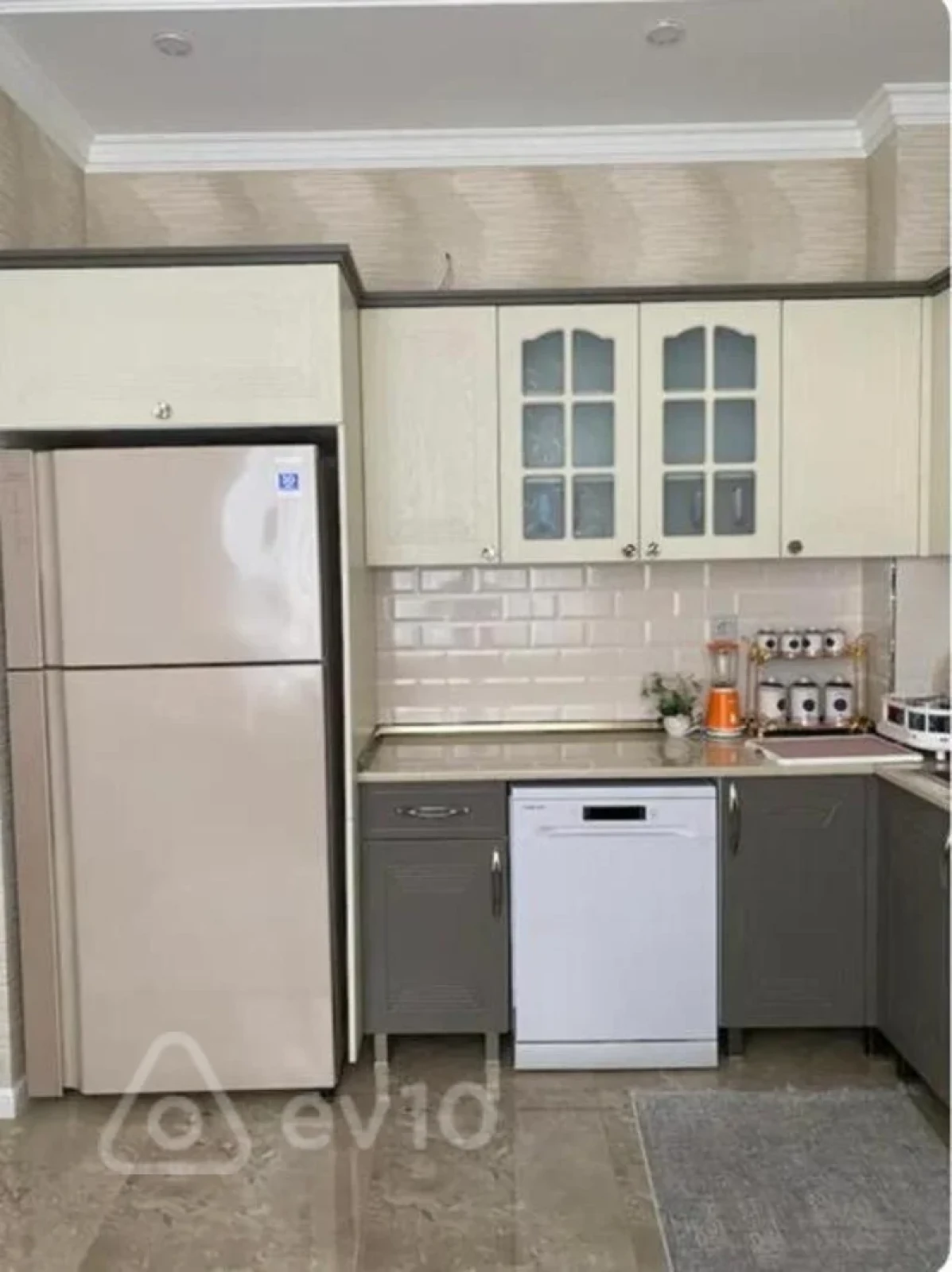 Kirayə verilir 3 otaqlı yeni tikili 140 m²