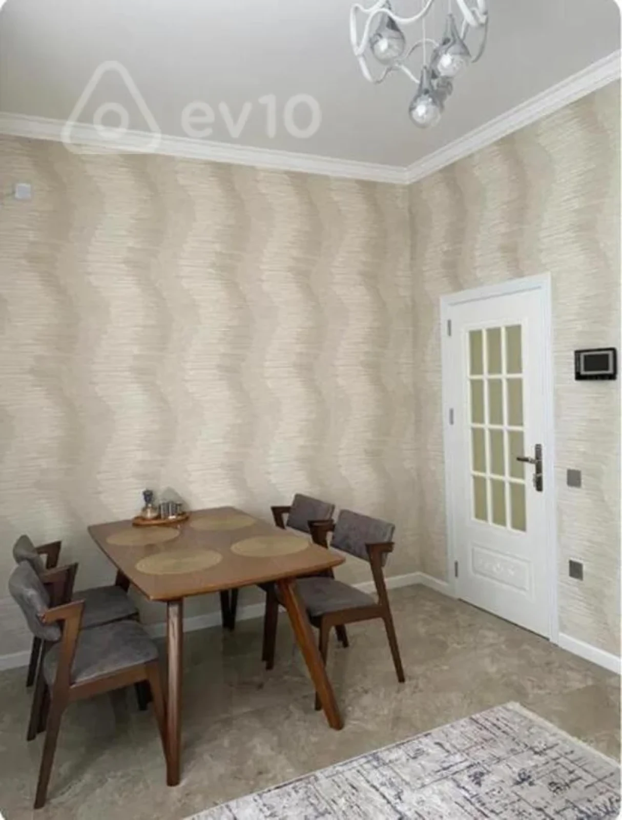 Kirayə verilir 3 otaqlı yeni tikili 140 m²