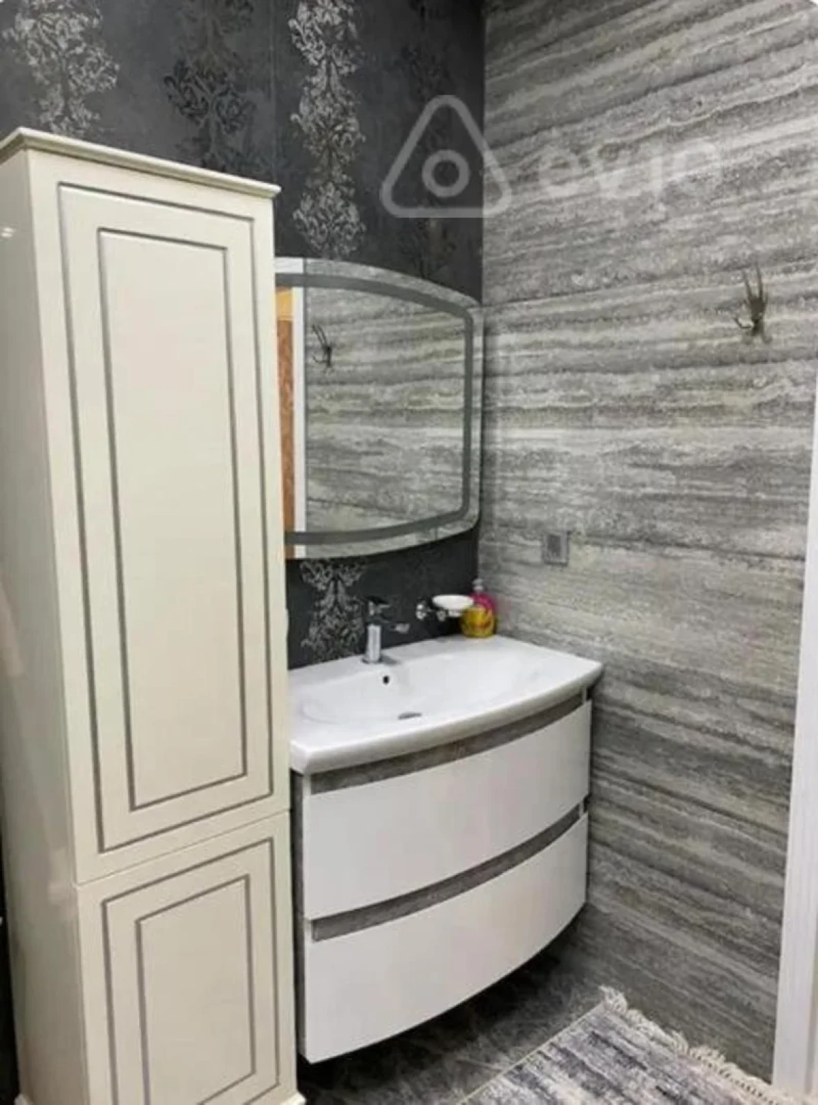 Kirayə verilir 3 otaqlı yeni tikili 140 m²