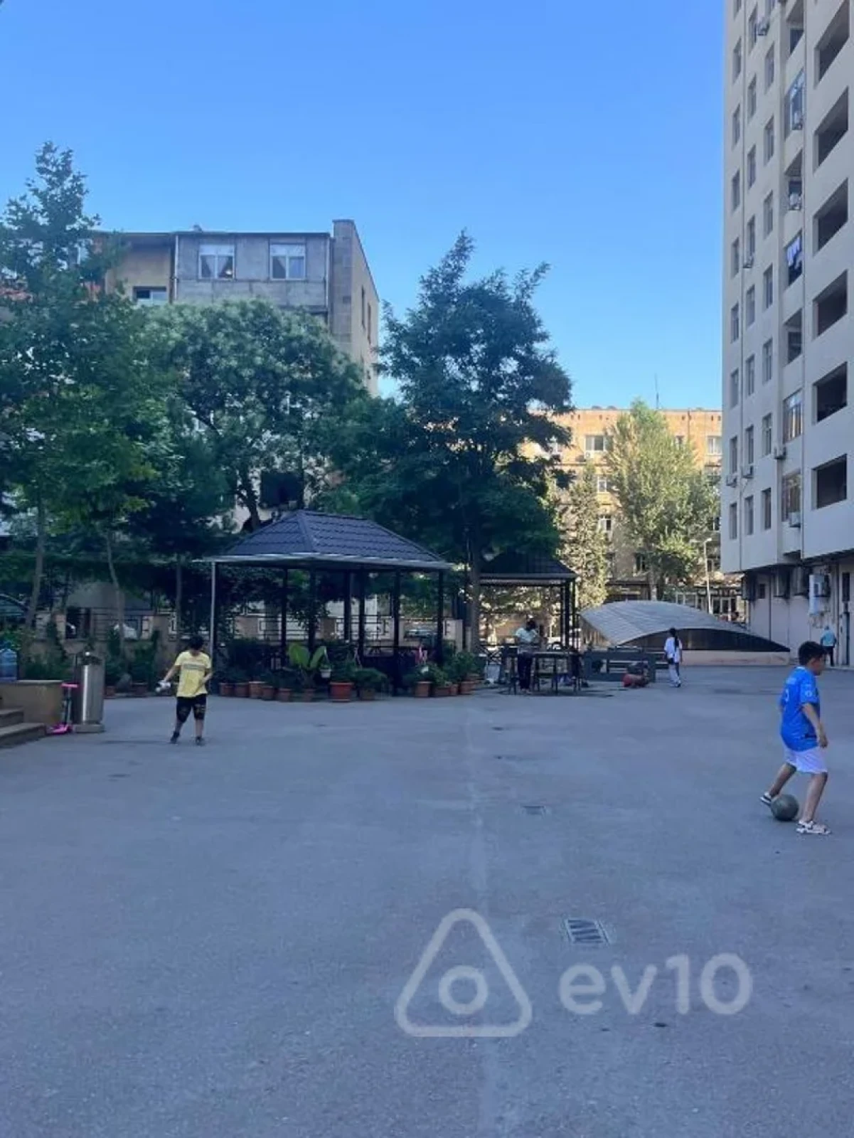 Kirayə verilir 3 otaqlı yeni tikili 140 m²