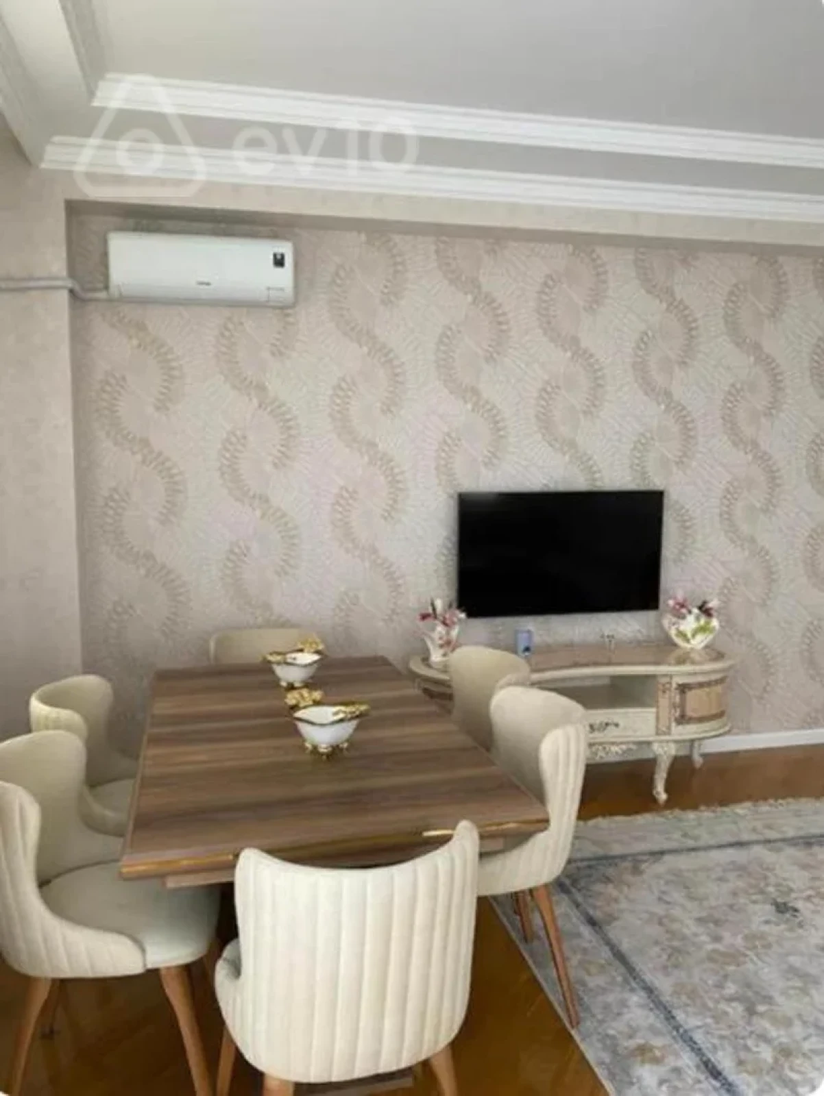 Kirayə verilir 3 otaqlı yeni tikili 140 m²