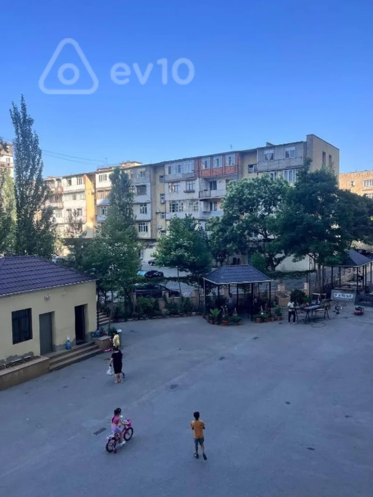 Kirayə verilir 3 otaqlı yeni tikili 140 m²