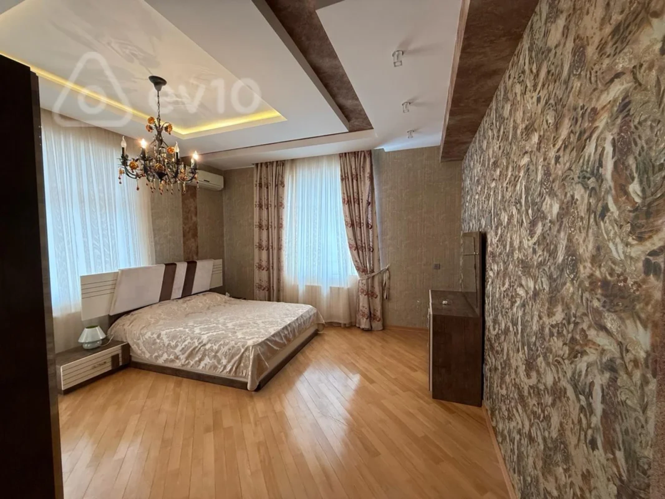 Kirayə verilir 4 otaqlı yeni tikili 145 m²