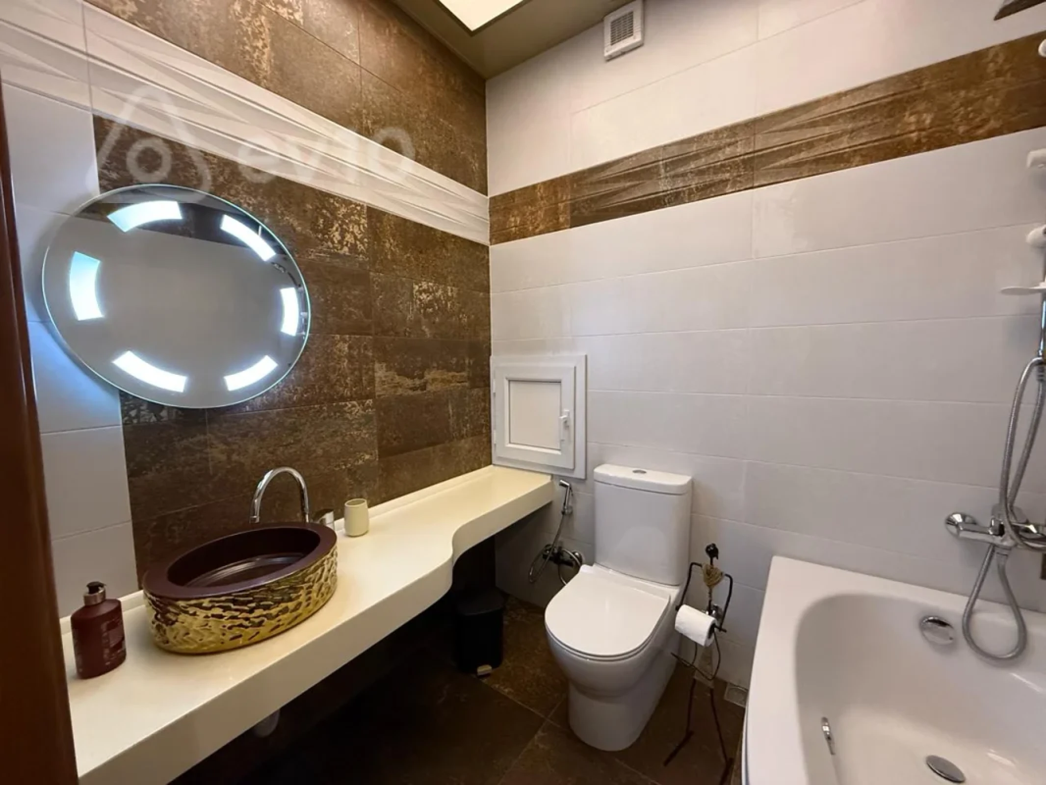 Kirayə verilir 4 otaqlı yeni tikili 145 m²