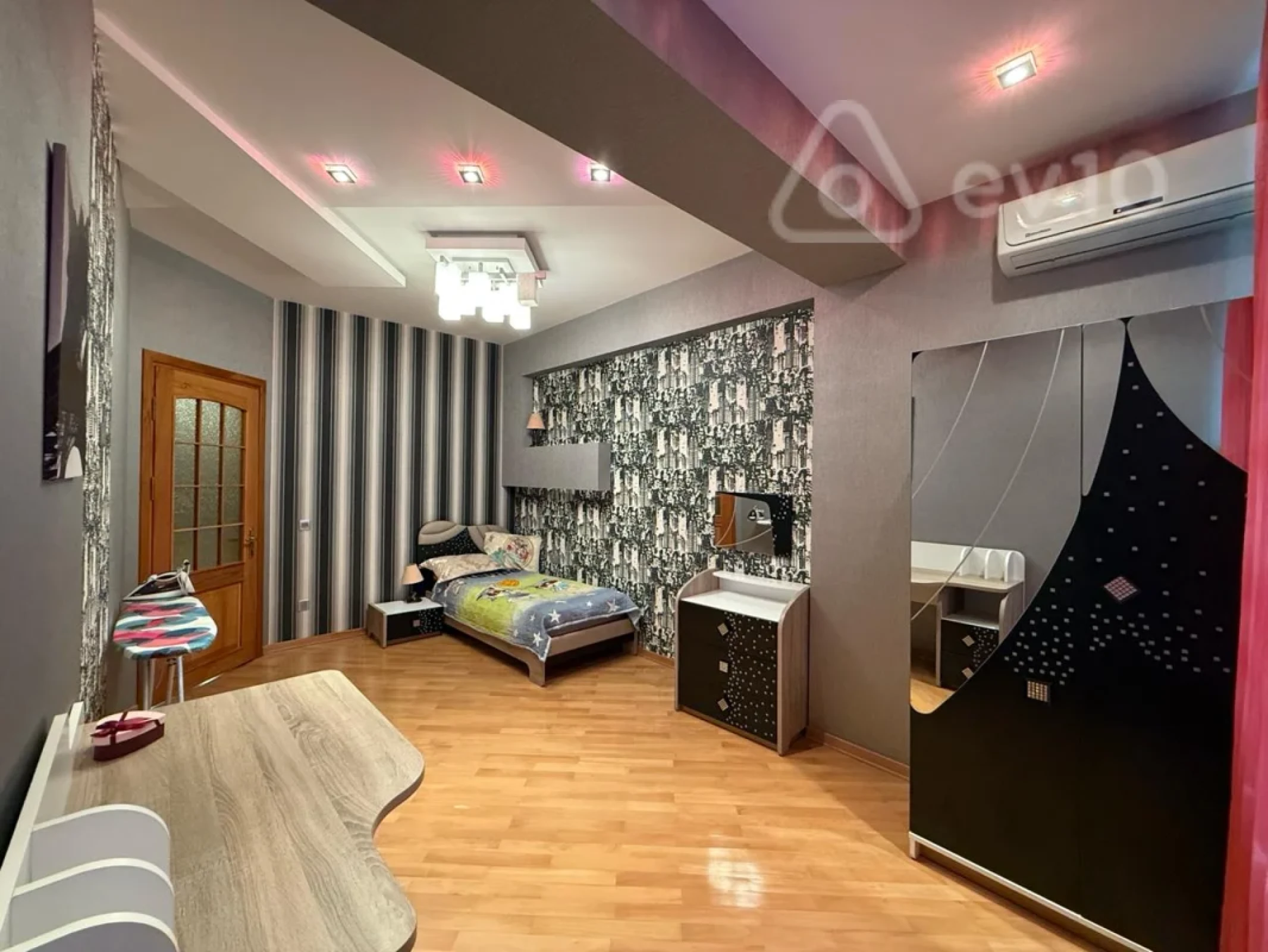 Kirayə verilir 4 otaqlı yeni tikili 145 m²