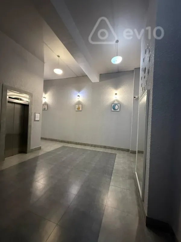Kirayə verilir 4 otaqlı yeni tikili 145 m²