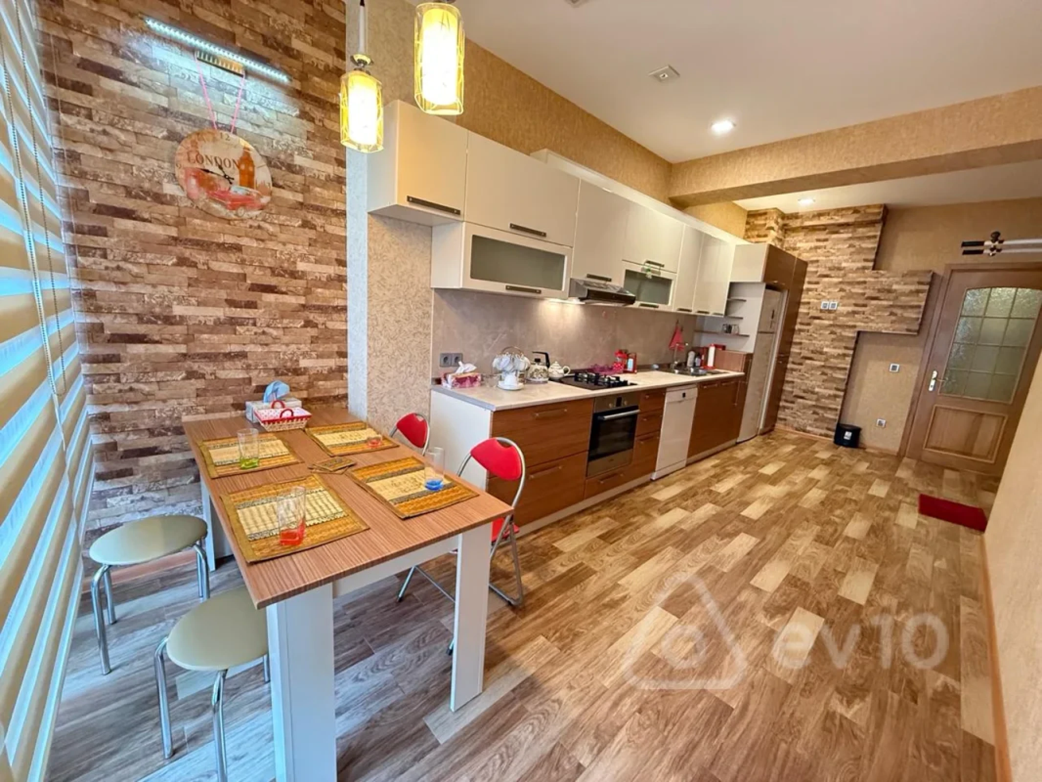 Kirayə verilir 4 otaqlı yeni tikili 145 m²