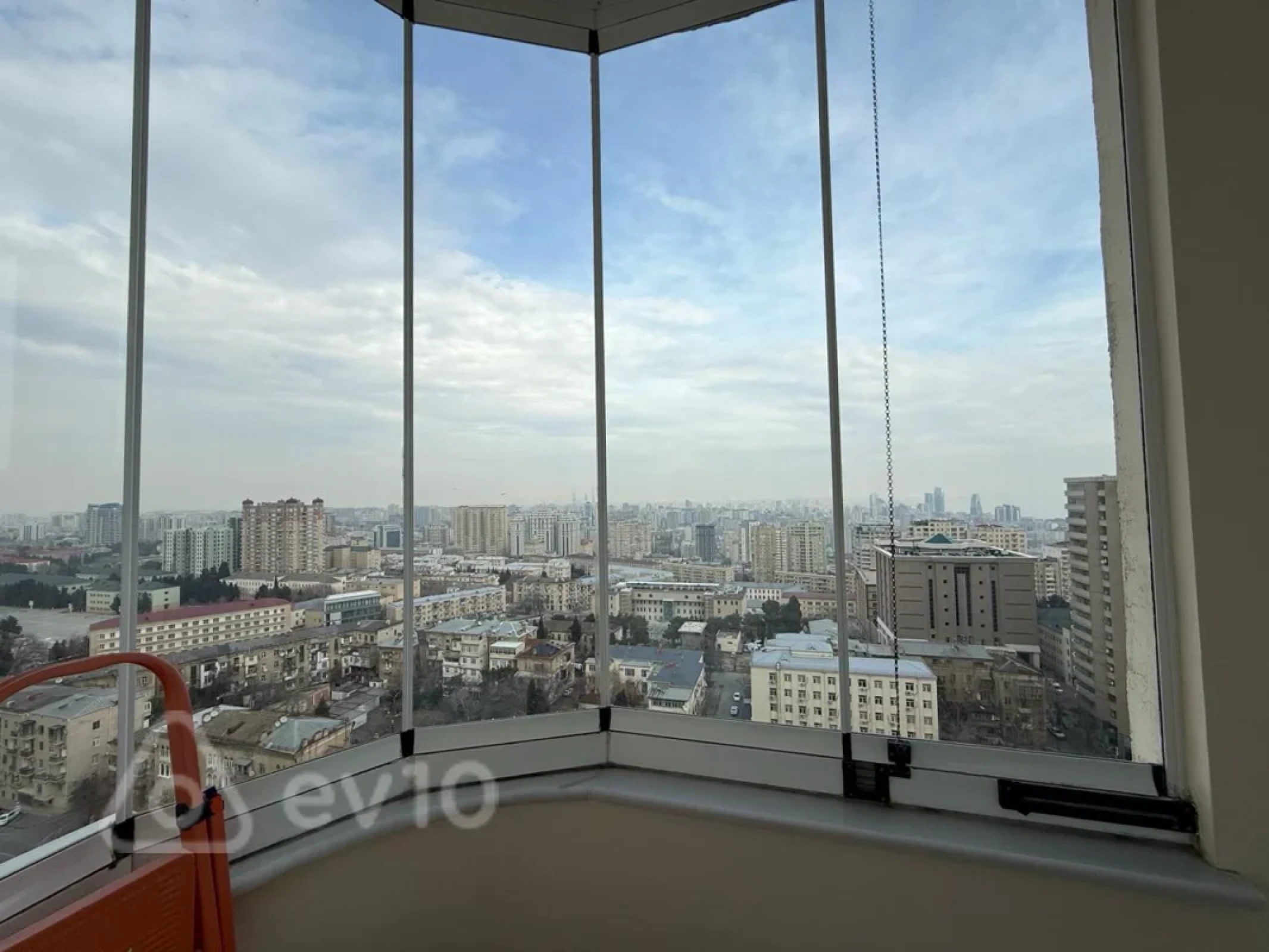 Kirayə verilir 4 otaqlı yeni tikili 145 m²