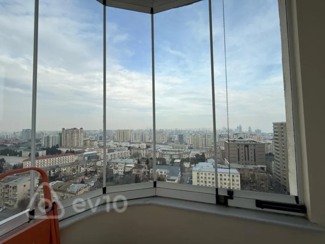 Kirayə verilir 4 otaqlı yeni tikili 145 m²