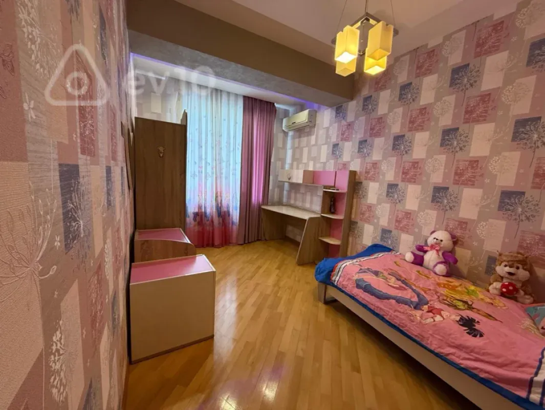 Kirayə verilir 4 otaqlı yeni tikili 145 m²