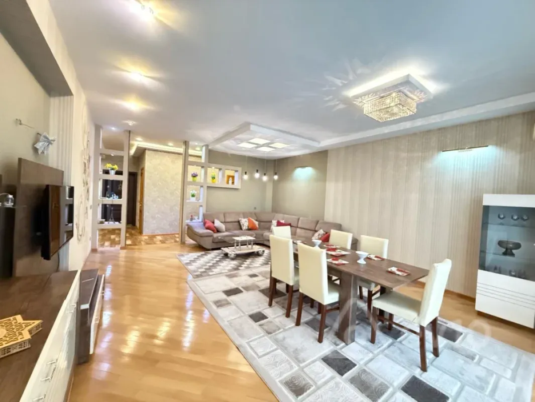 Kirayə verilir 4 otaqlı yeni tikili 145 m²