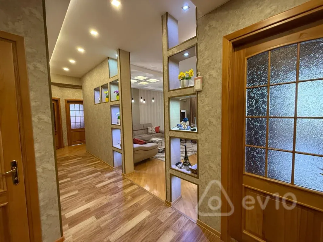 Kirayə verilir 4 otaqlı yeni tikili 145 m²