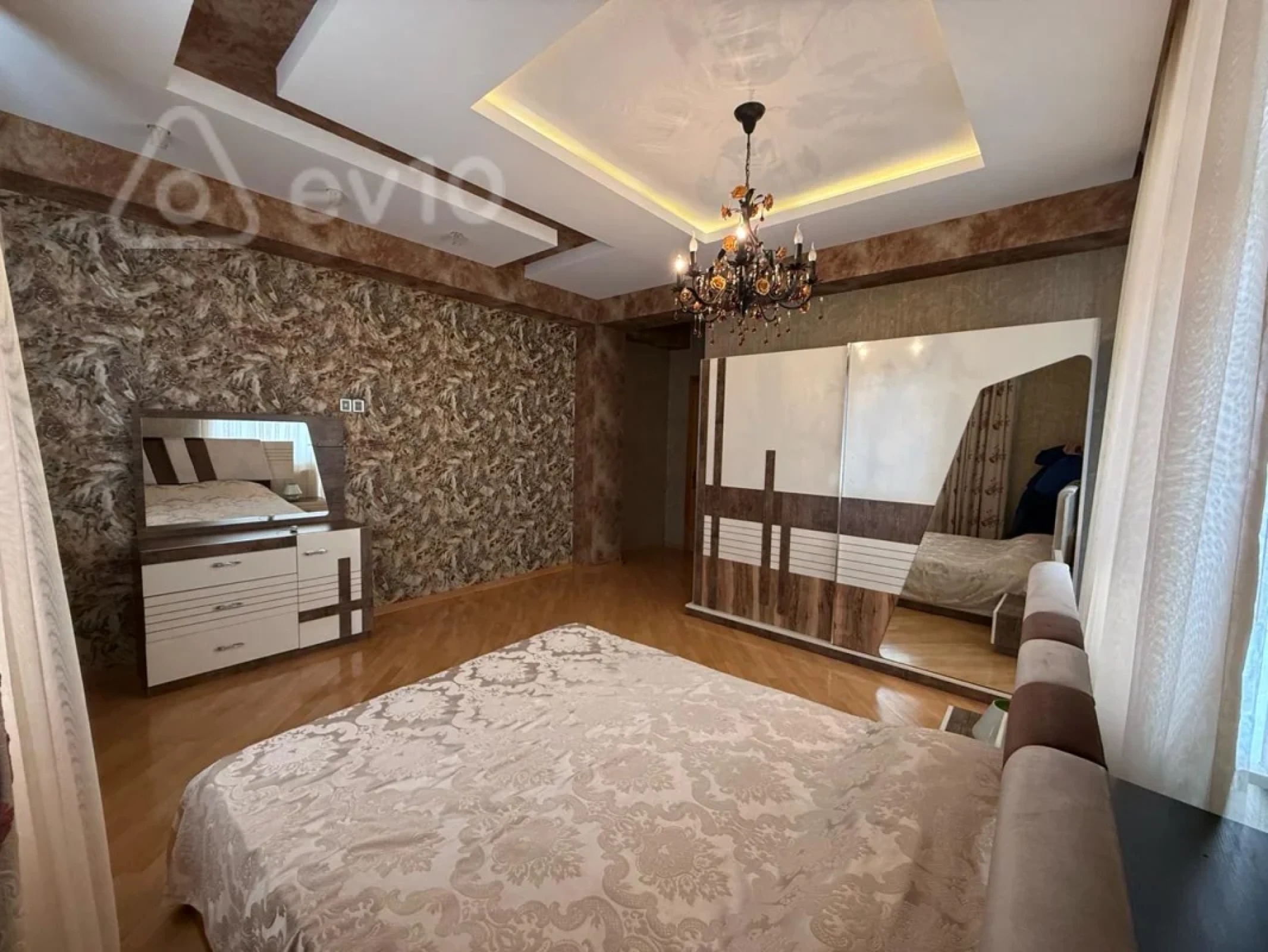 Kirayə verilir 4 otaqlı yeni tikili 145 m²