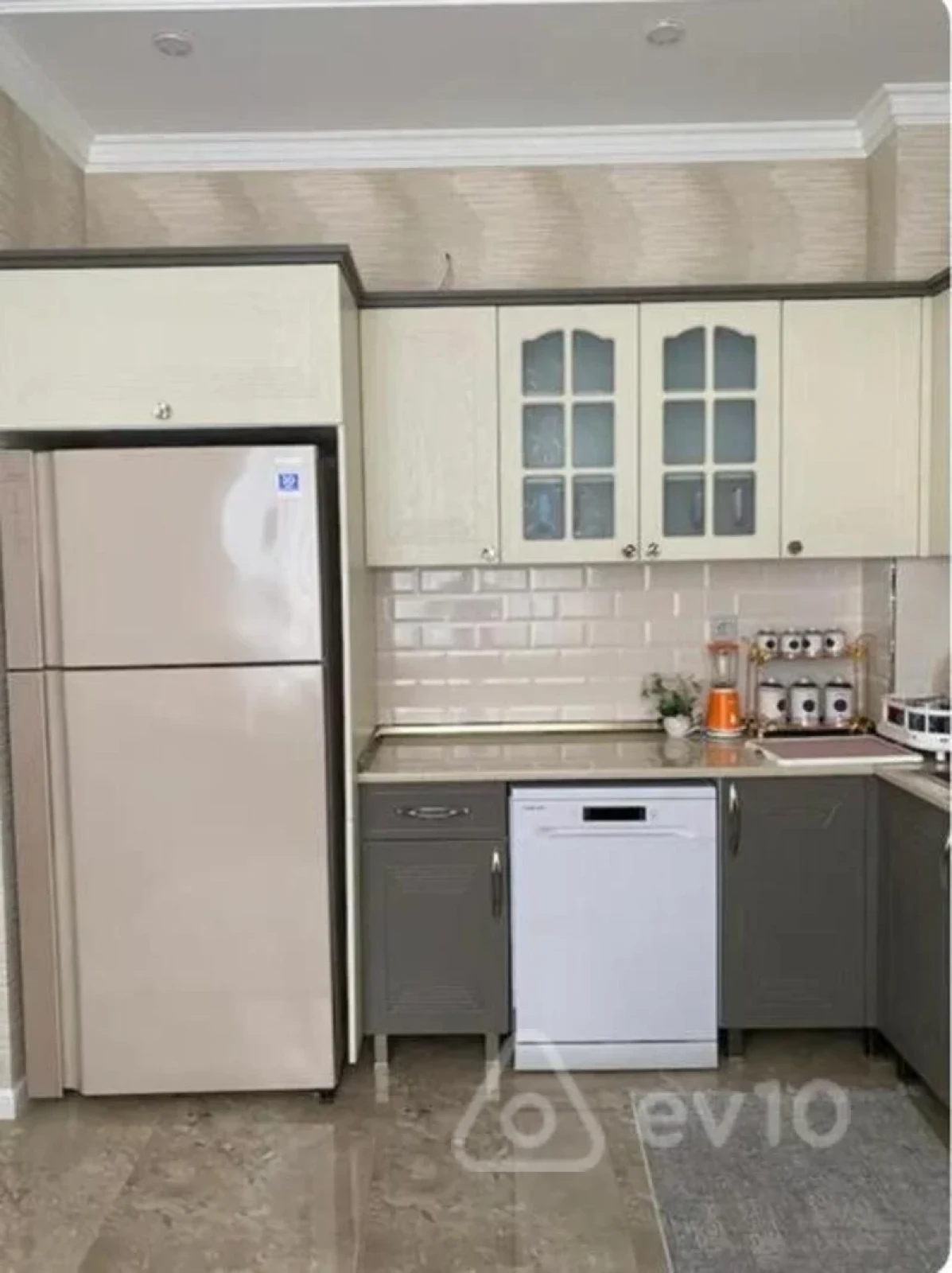 Kirayə verilir 3 otaqlı yeni tikili 140 m²