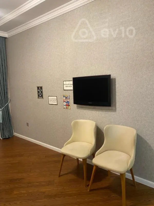 Kirayə verilir 3 otaqlı yeni tikili 140 m²