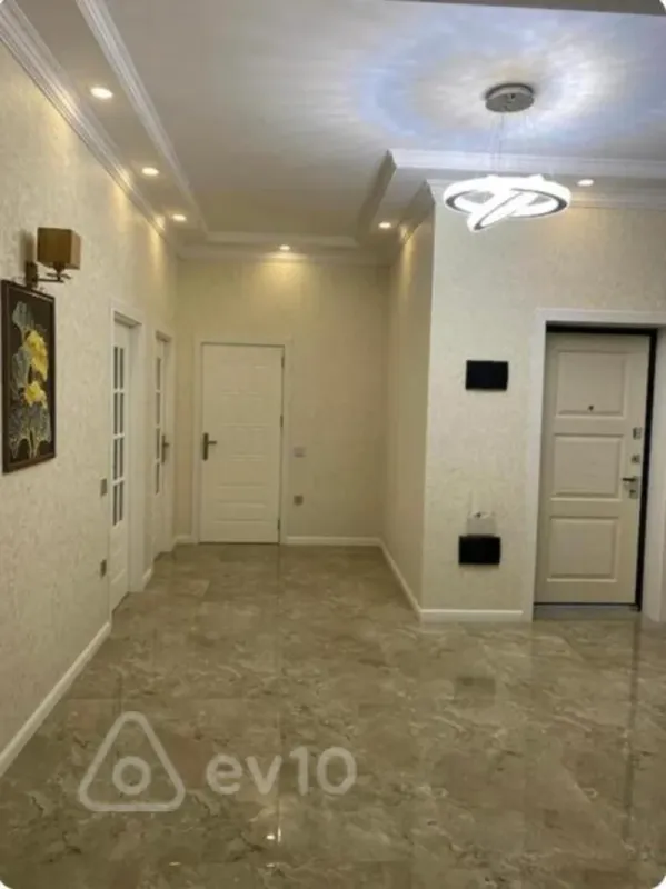 Kirayə verilir 3 otaqlı yeni tikili 140 m²