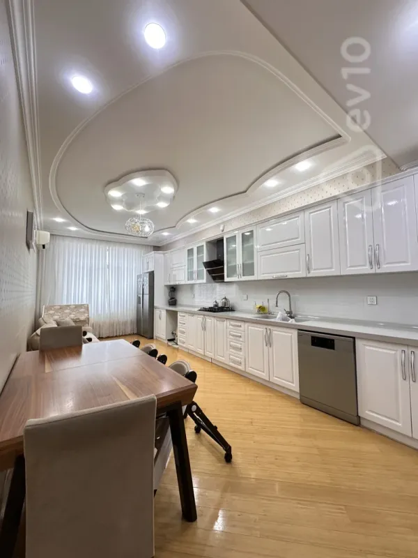 Satılır 4 otaqlı yeni tikili 183 m²